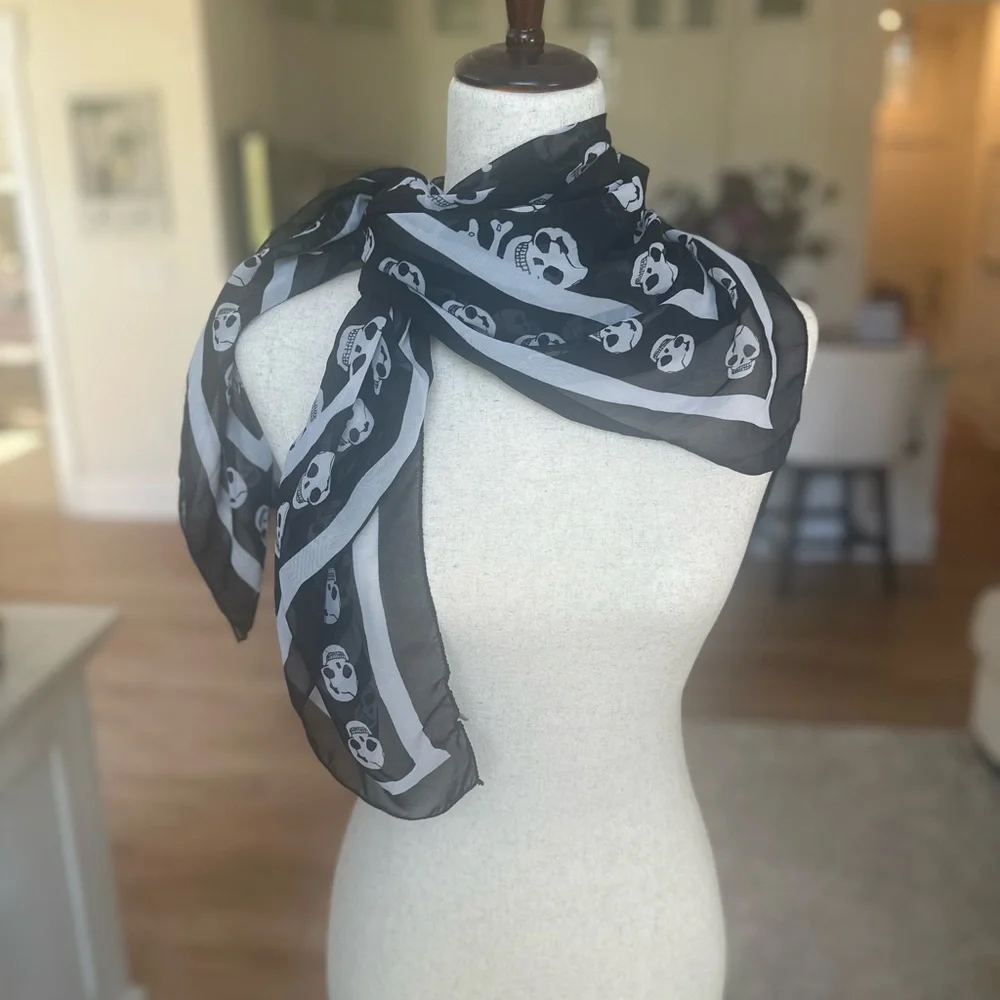 Black and White Skull Print Scarf
